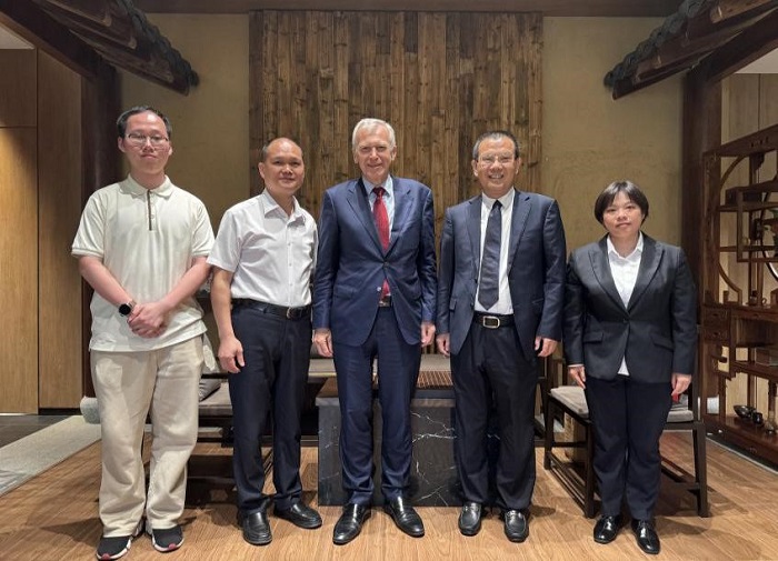 片仔癀公司與比利時前首相會商