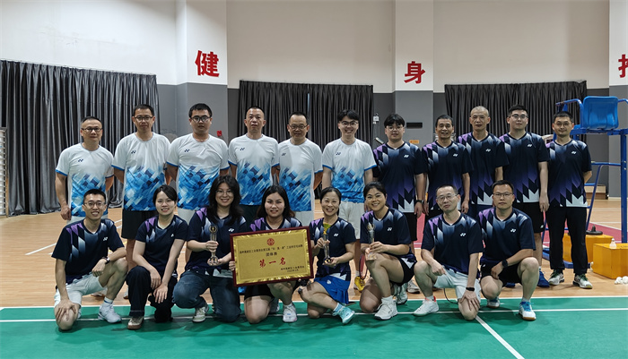 片仔癀代表隊獲得漳州高新區(qū)第五屆“羽?高?新”工會杯羽毛球賽團體賽冠軍